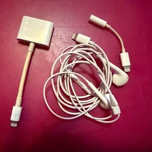 Lightning accessories (Belkin Rockstar, EarPods, 3.5 dongle)